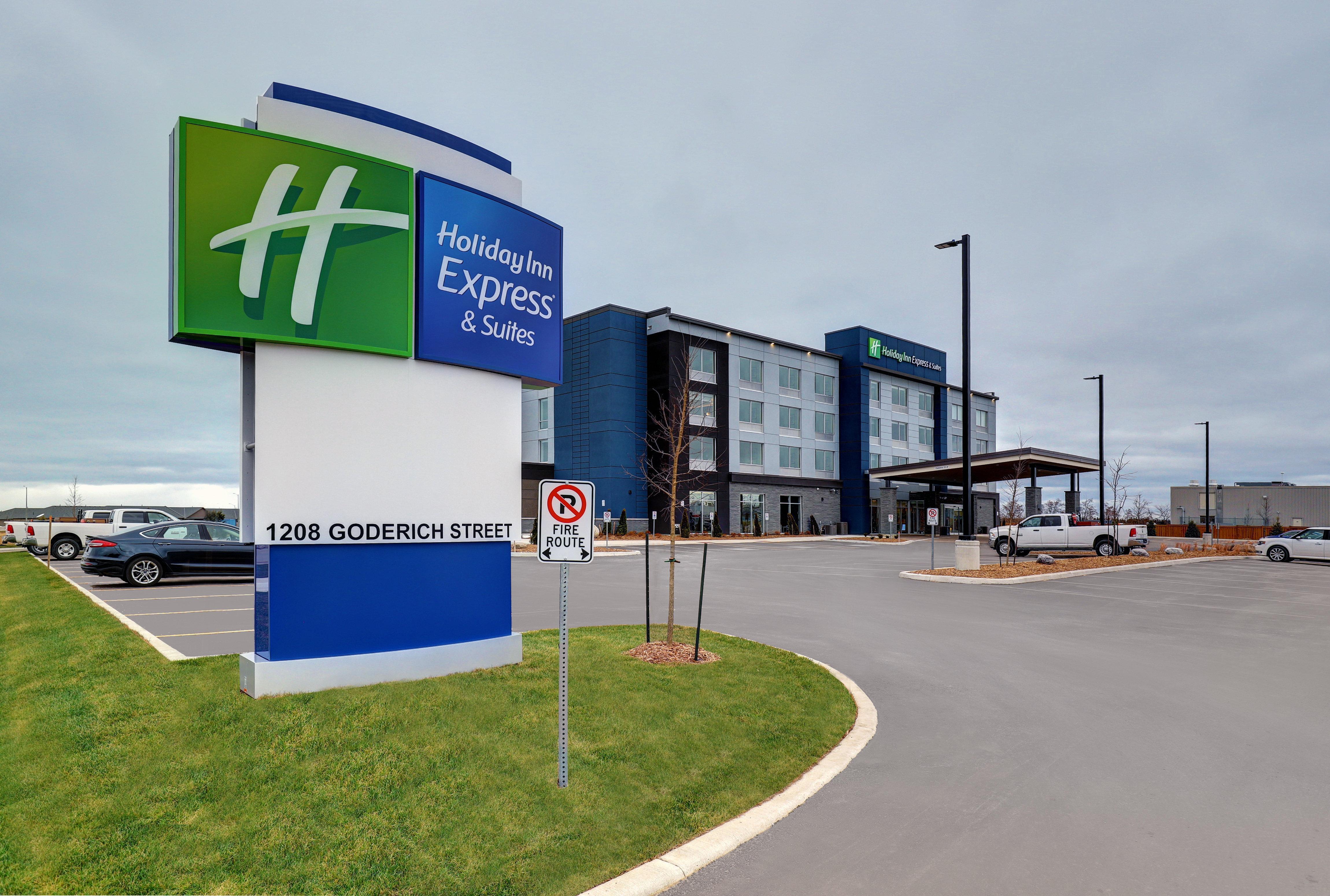 Holiday Inn Express & Suites - Port Elgin Bagian luar foto